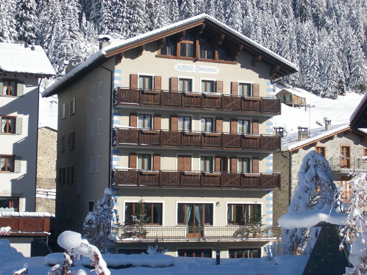 Hotel Compagnoni サンタ・カテリーナ・ヴァルフルヴァ エクステリア 写真